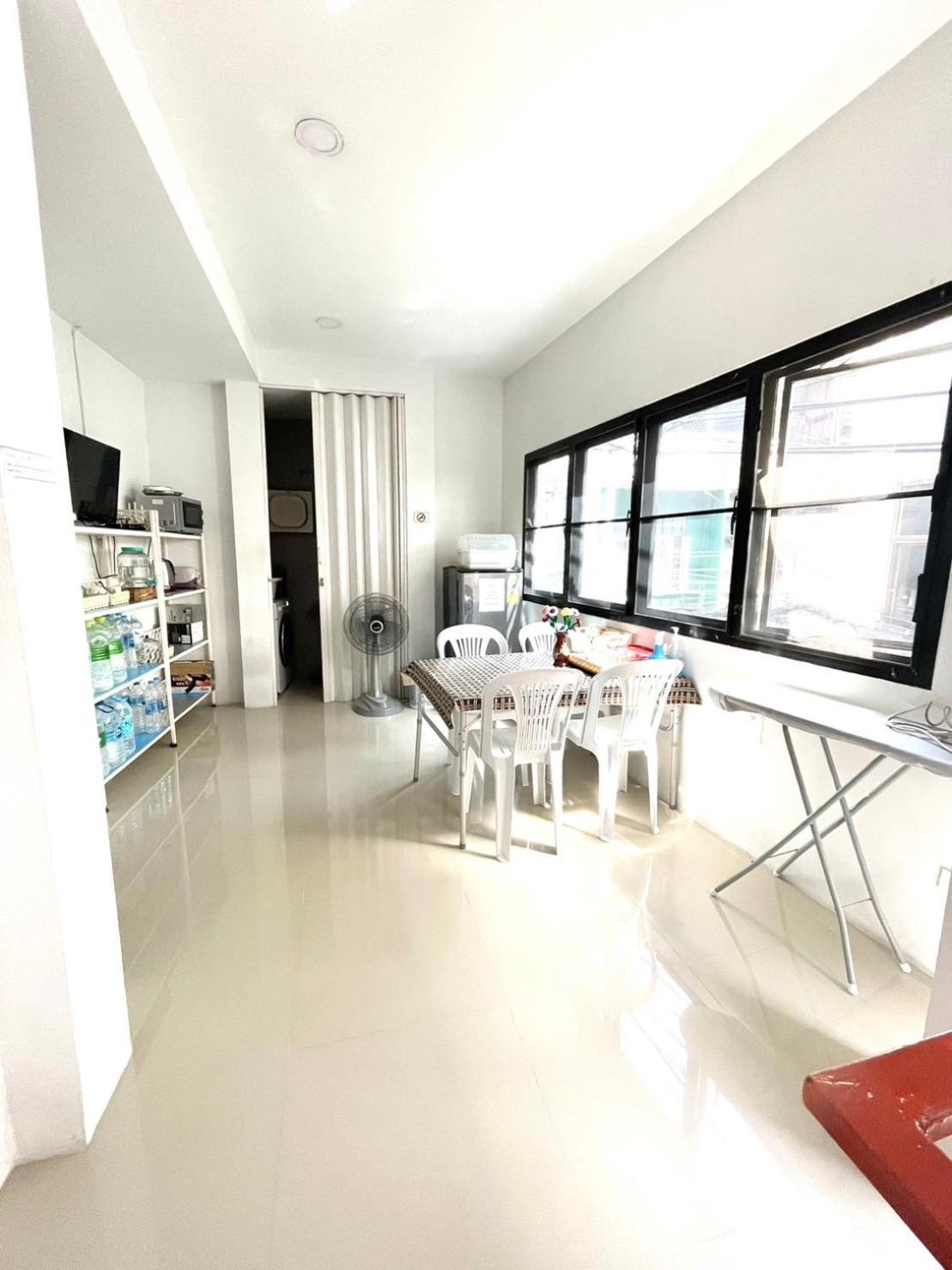 Inn Trog And Inn Soi (Adults Only) Bangkok Exterior foto